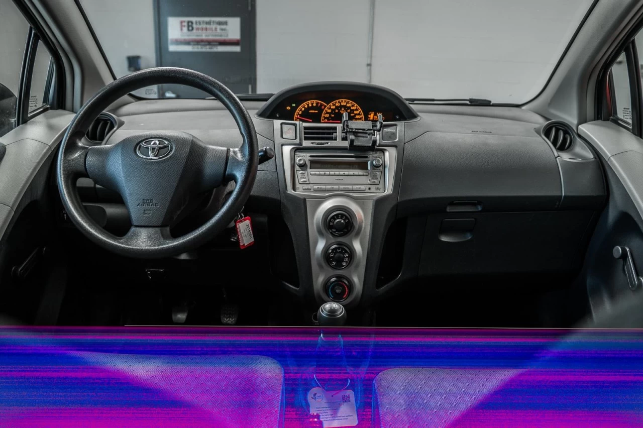 2009 Toyota Yaris Manuelle de base AUBAINE!!! Main Image