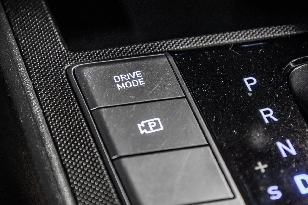 2023 Hyundai Elantra Preferred Main Image