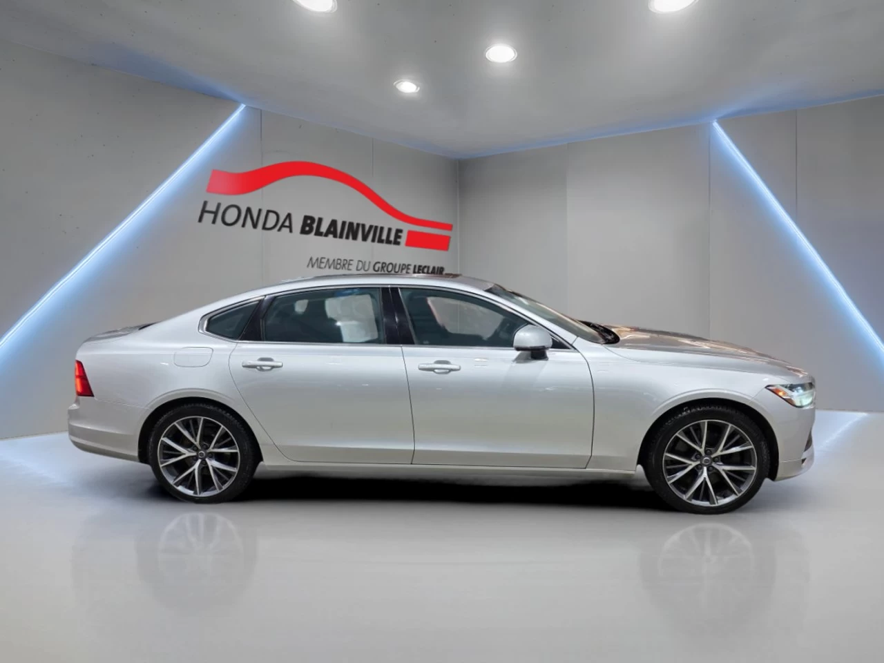 2018 Volvo S90 T6 AWD Momentum Image principale