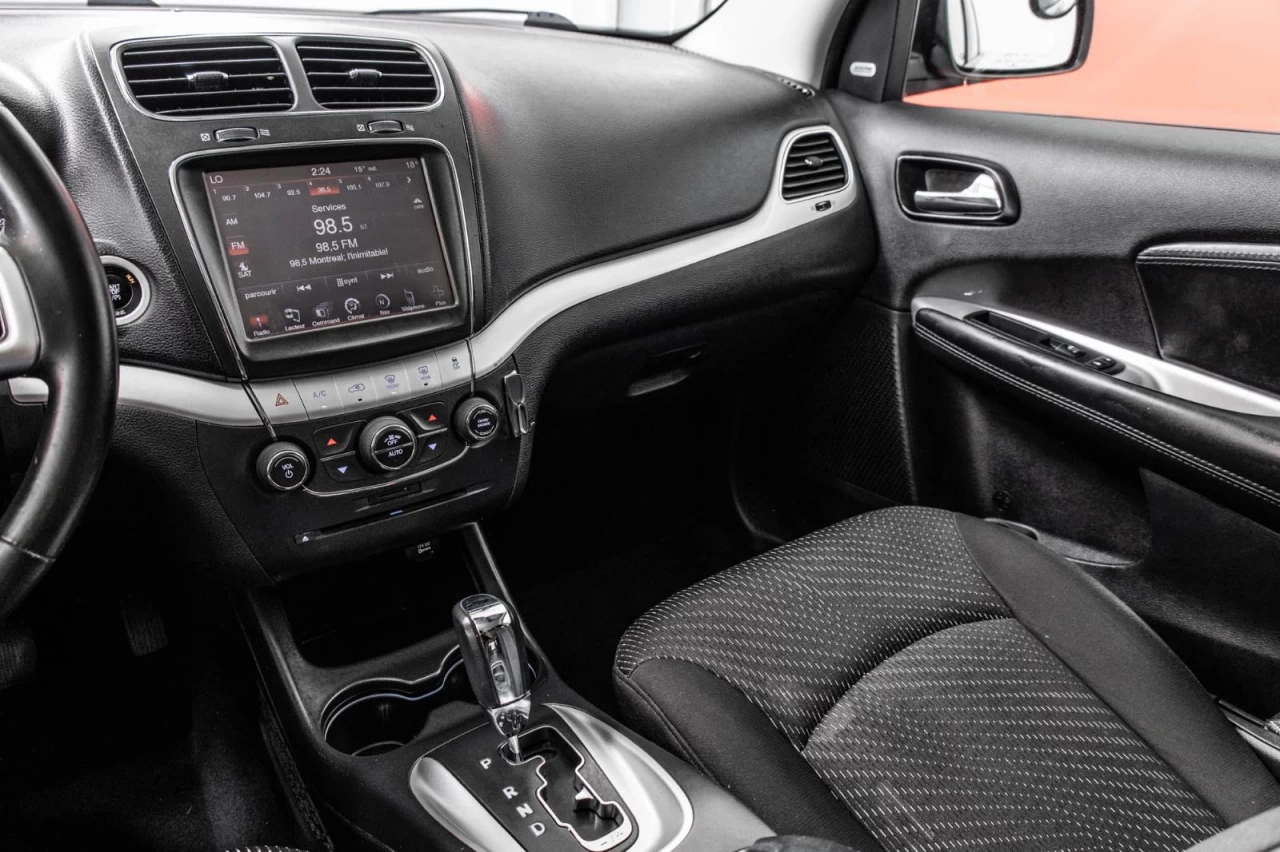2015 Dodge Journey SXT V6 2x4 7 places Garantie 1 AN Image principale