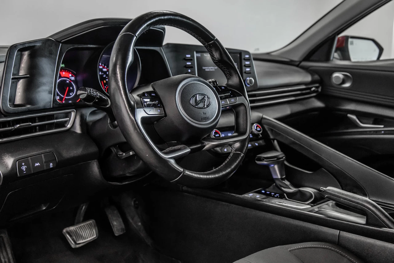 2021 Hyundai Elantra Preferred Main Image