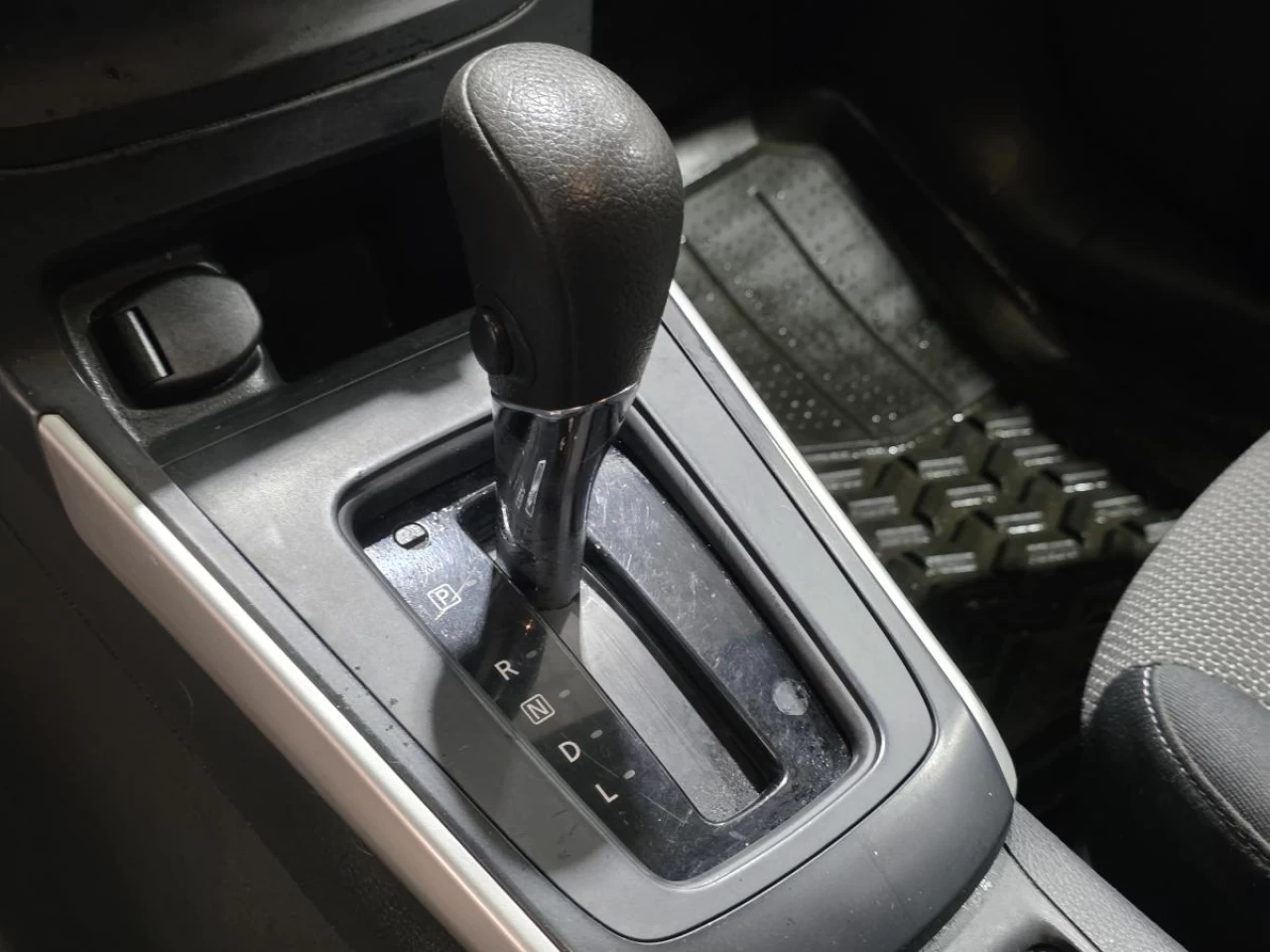2016 Nissan Sentra 4dr Sdn CVT SV Main Image