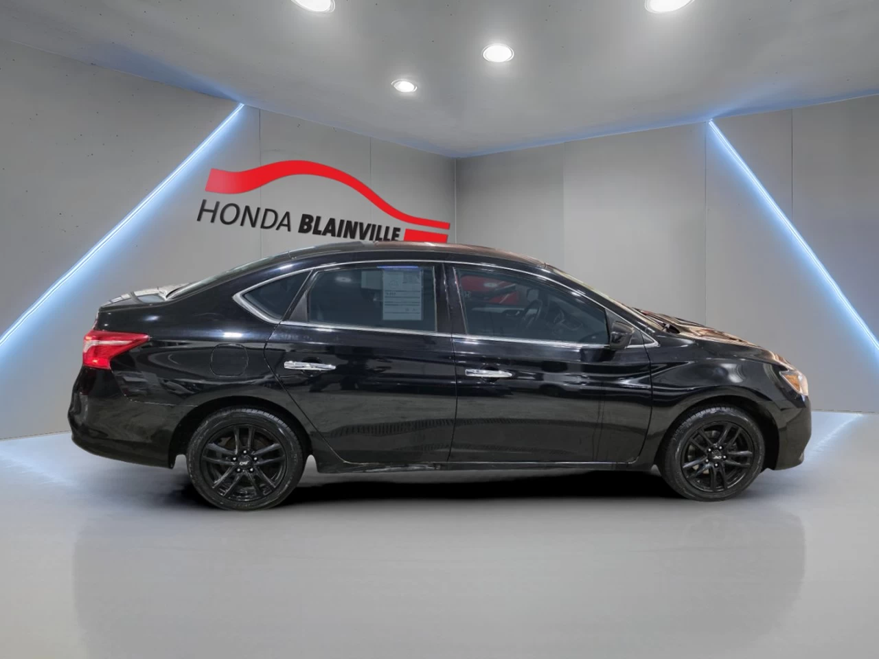 2016 Nissan Sentra 4dr Sdn CVT SV Main Image
