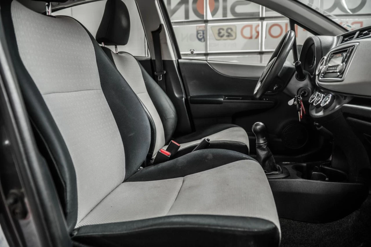 2012 Toyota Yaris Manuelle Hatchback AUBAINE! Image principale