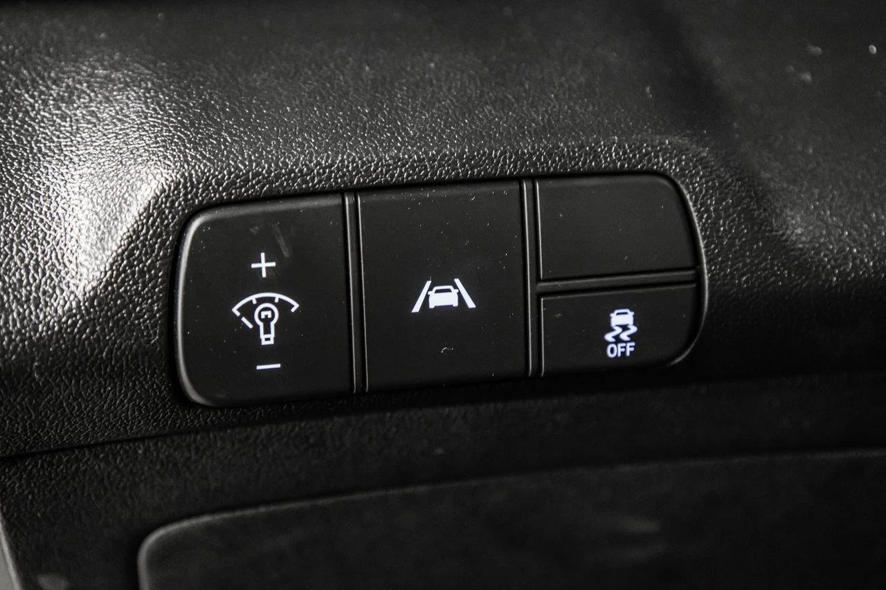 2023 Hyundai Elantra Preferred Main Image
