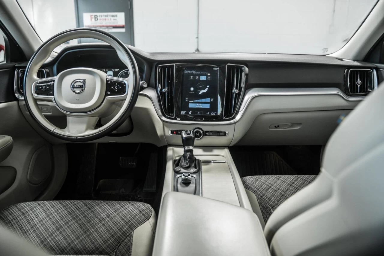 2020 Volvo V60 T5 AWD+TOIT.PANO+CUIR+CARPLAY+SIEGES.CHAUFFANTS Main Image