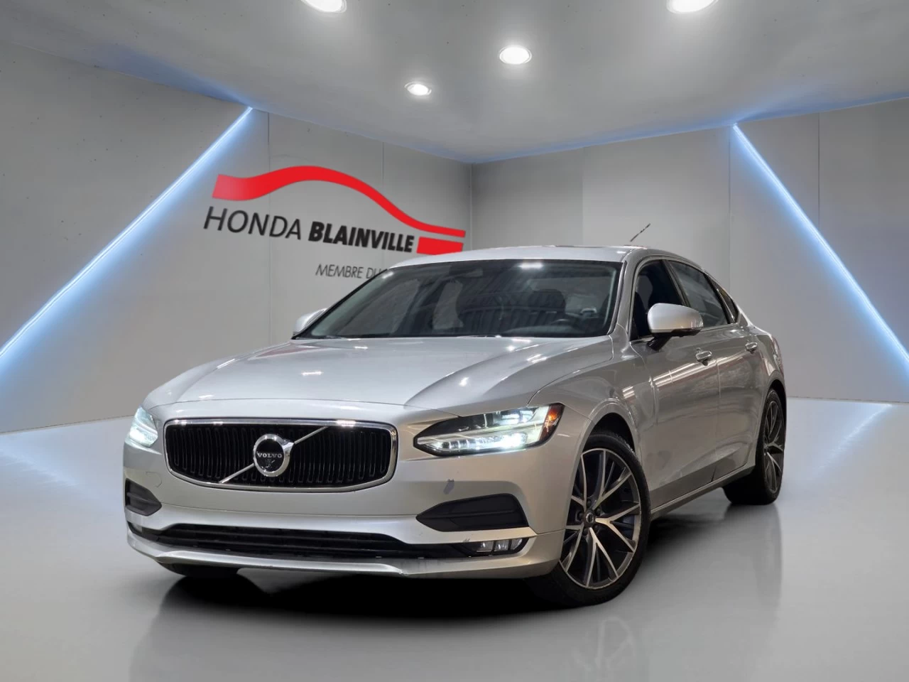 2018 Volvo S90 T6 AWD Momentum Image principale