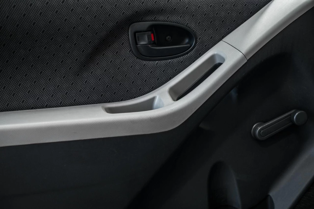 2009 Toyota Yaris Manuelle de base AUBAINE!!! Main Image