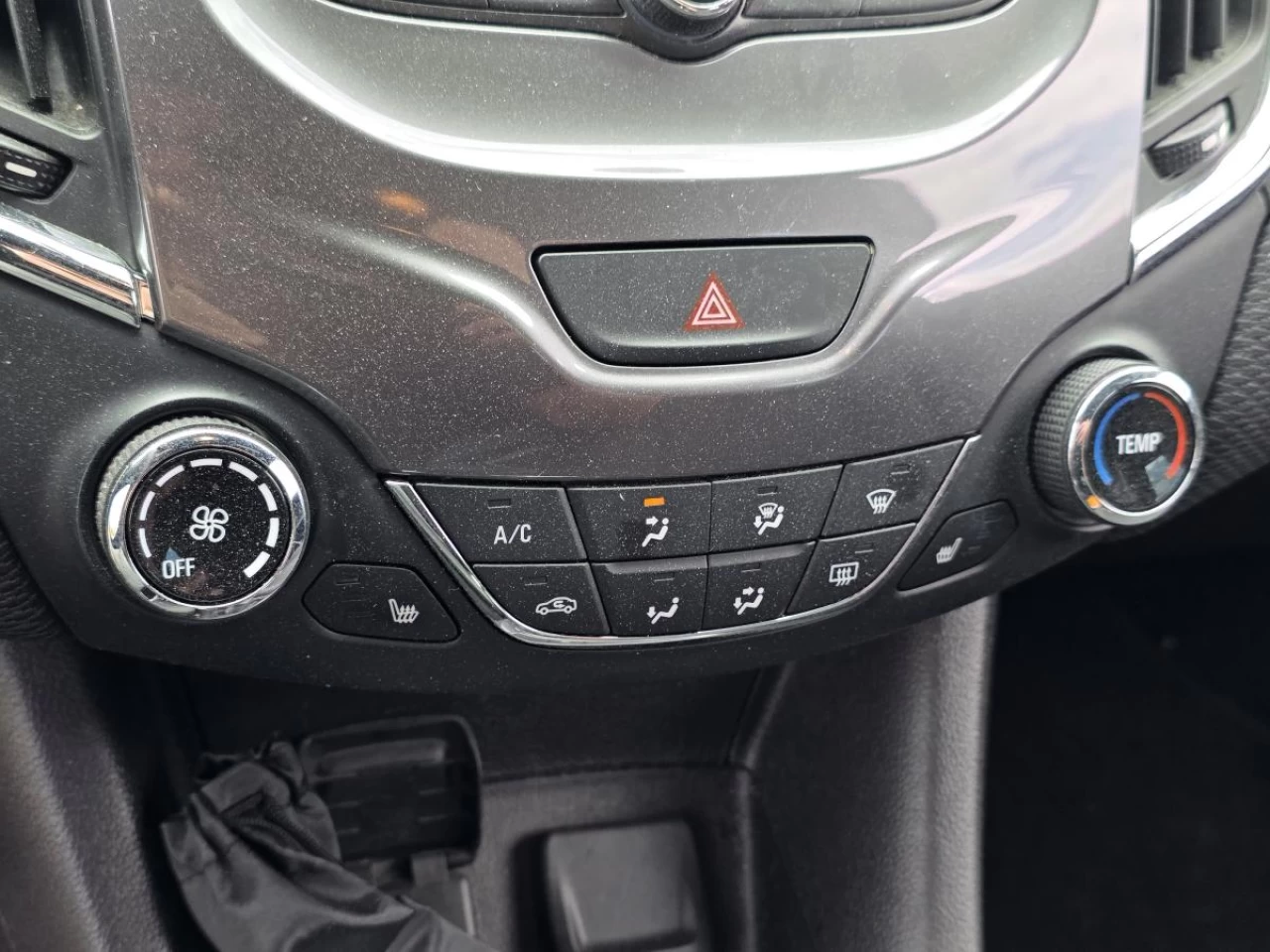 2018 Chevrolet Cruze Sedan LT (Manual) Image principale