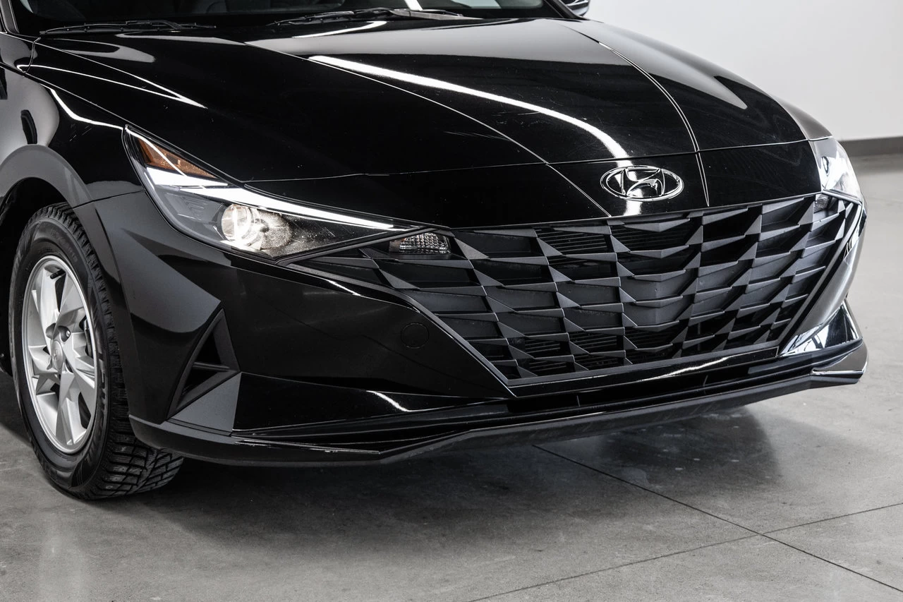 2023 Hyundai Elantra Essential Main Image