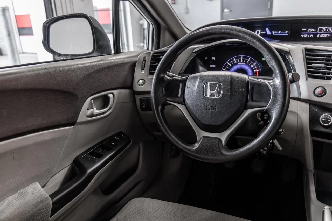 2012 Honda Civic Sedan Manuelle de base AUBAINE!!! Image principale