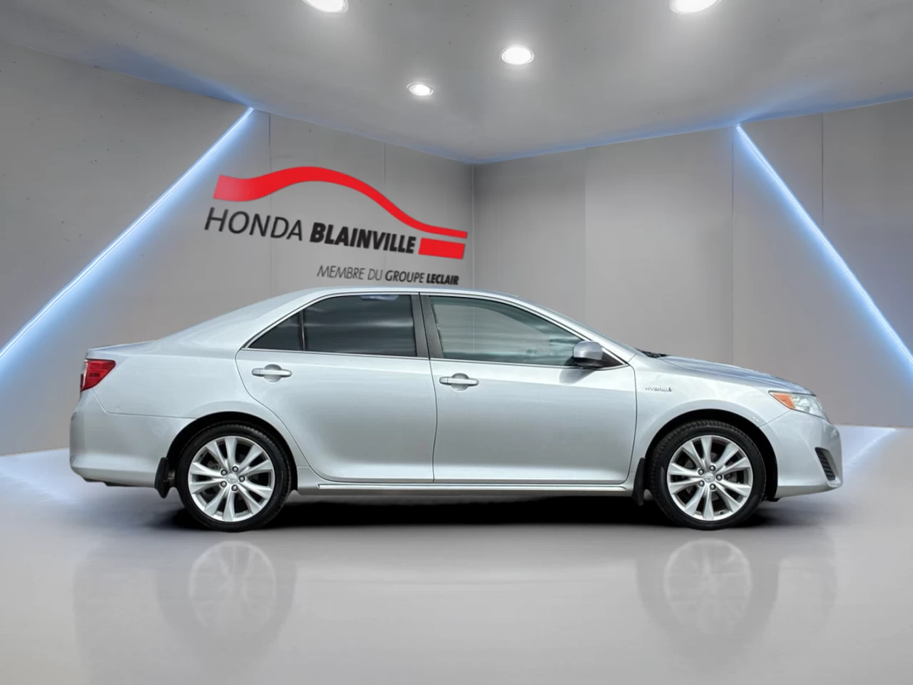 2013 Toyota Camry Hybrid 4dr Sdn LE Main Image