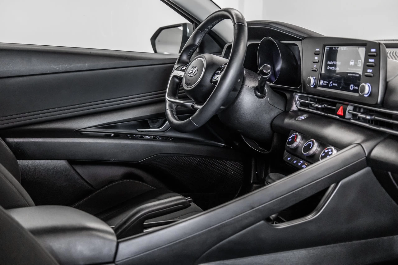 2023 Hyundai Elantra Preferred Main Image