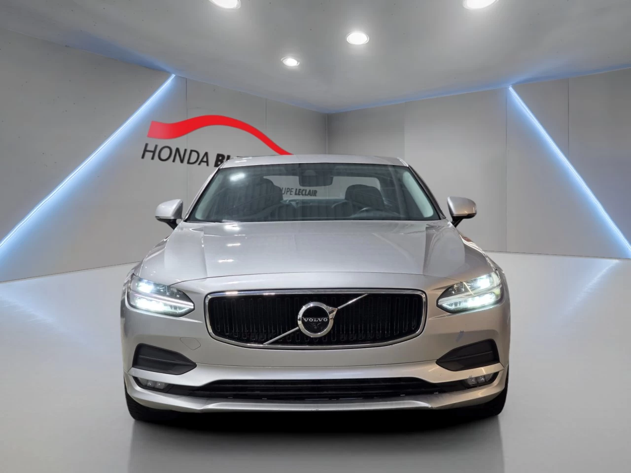 2018 Volvo S90 T6 AWD Momentum Image principale