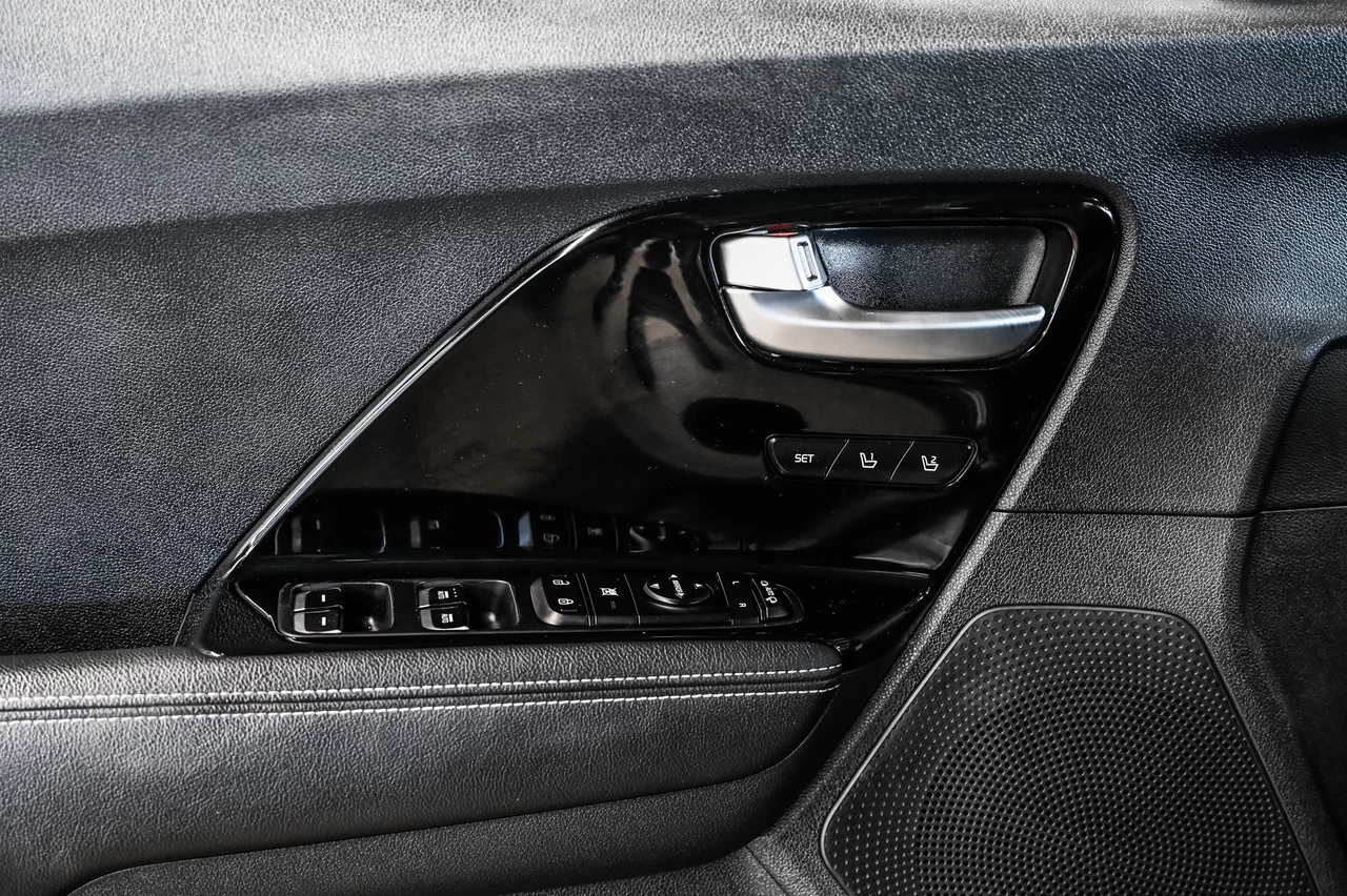 2019 Kia Niro Plug-In Hybrid Ex Main Image