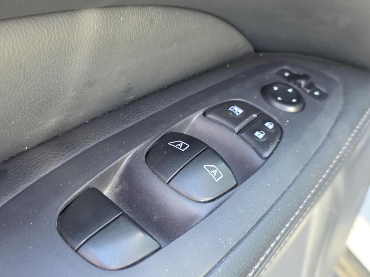 2017 Nissan Pathfinder 4WD 4dr S 7 passengers Image principale