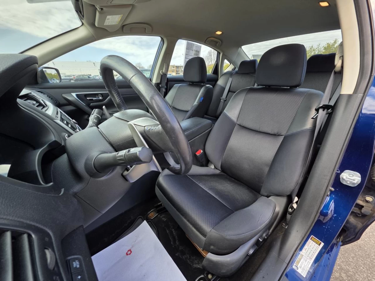 2017 Nissan Altima 4dr Sdn I4 CVT 2.5 SR Image principale