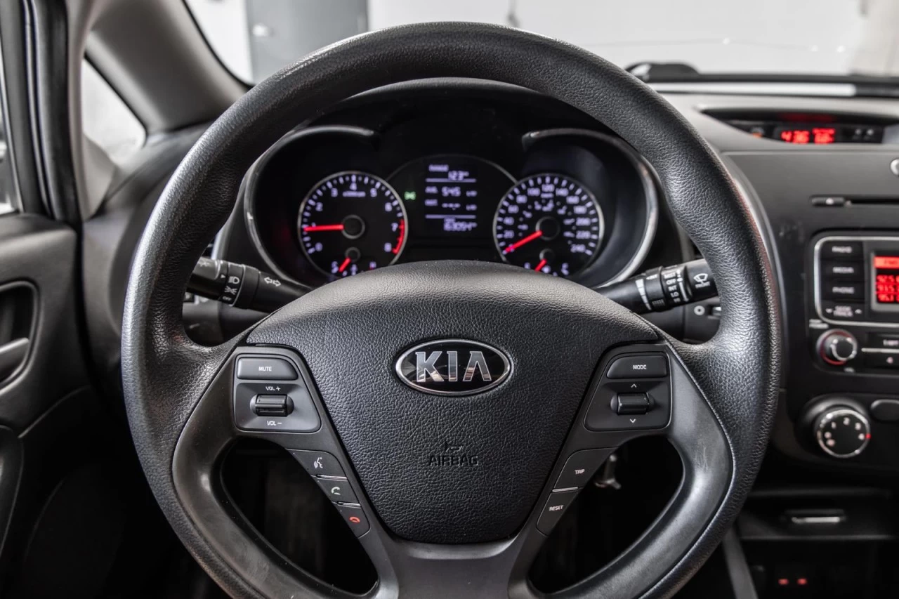 2014 Kia Forte Manuelle de base Garantie 1 AN Image principale