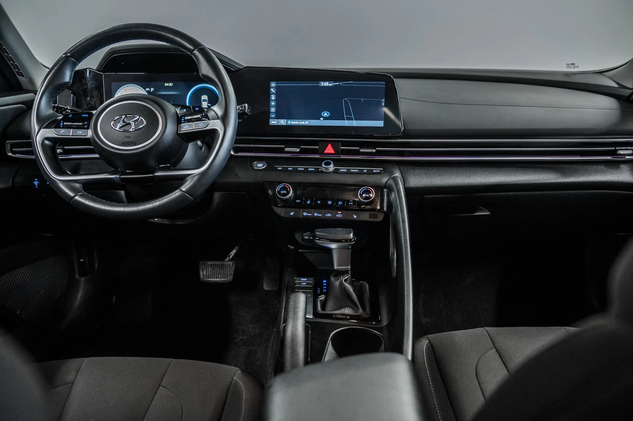 2023 Hyundai Elantra Preferred Tech Image principale