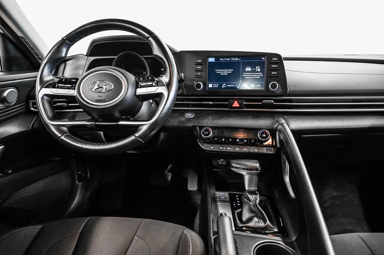 2022 Hyundai Elantra Preferred Main Image