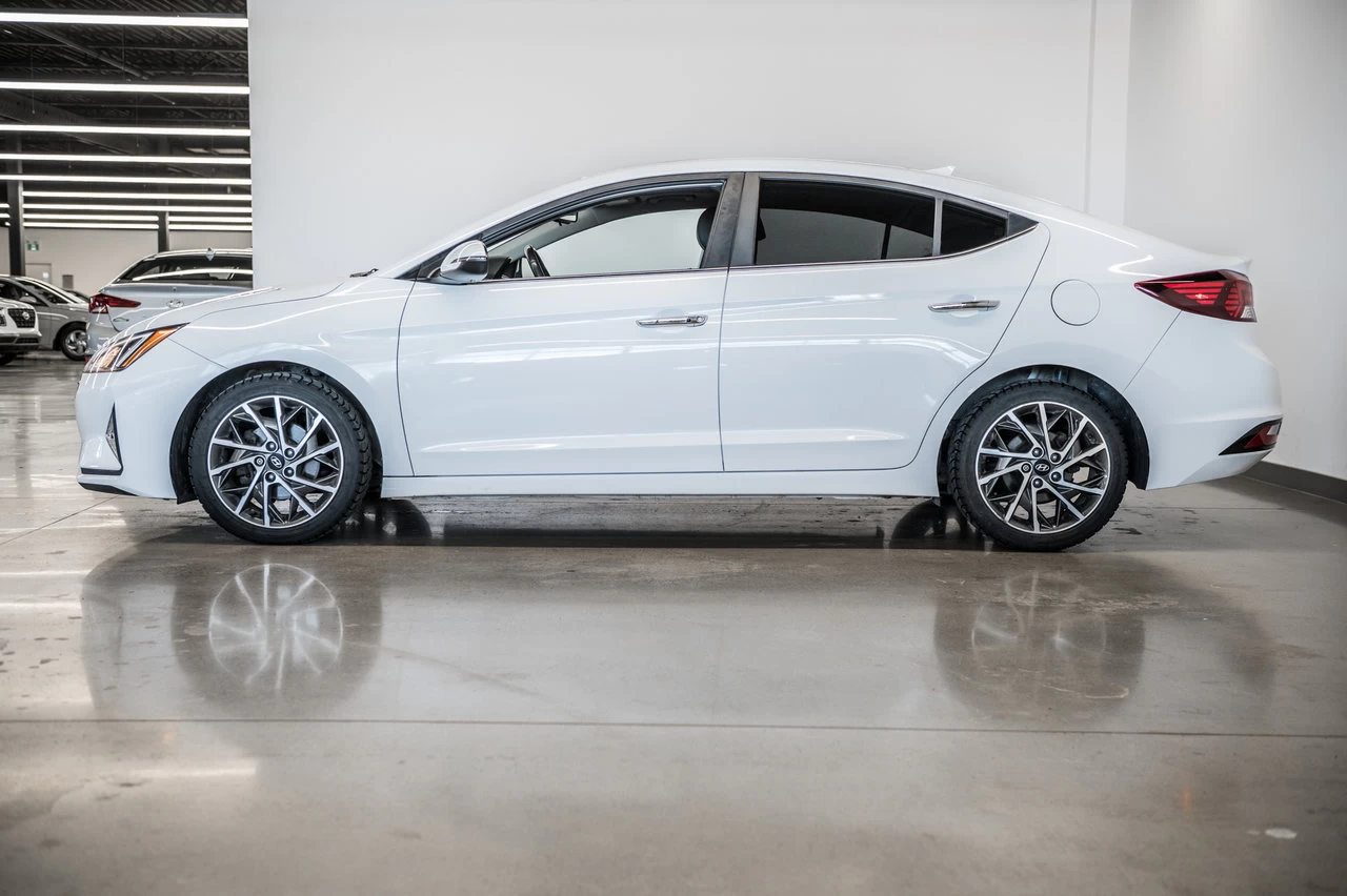 2020 Hyundai Elantra Luxury Main Image