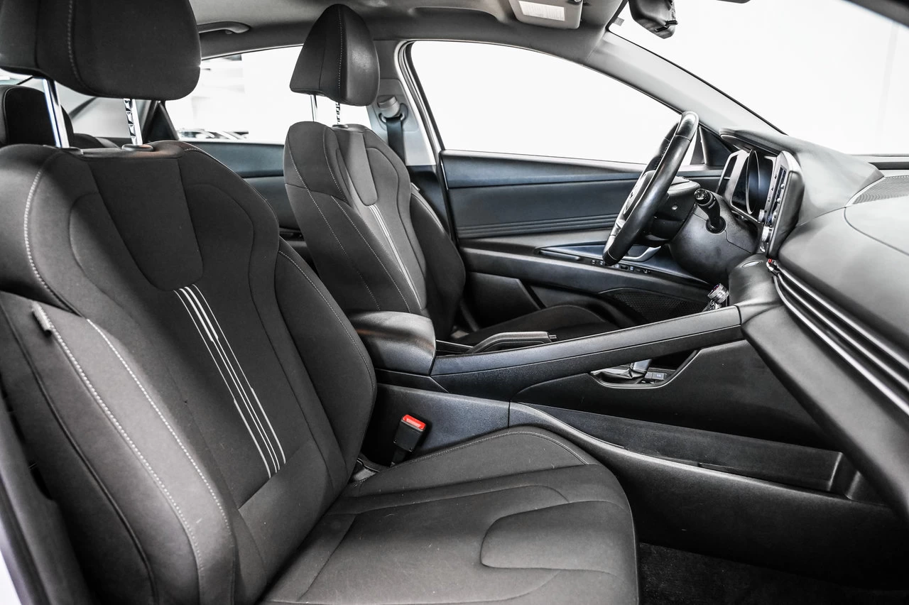 2022 Hyundai Elantra Preferred Main Image