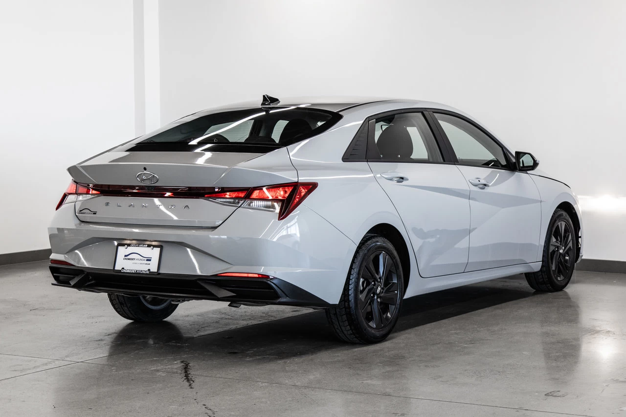 2022 Hyundai Elantra Preferred Main Image