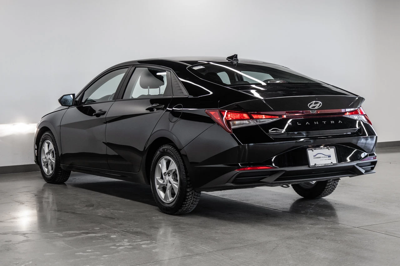 2023 Hyundai Elantra Essential Main Image