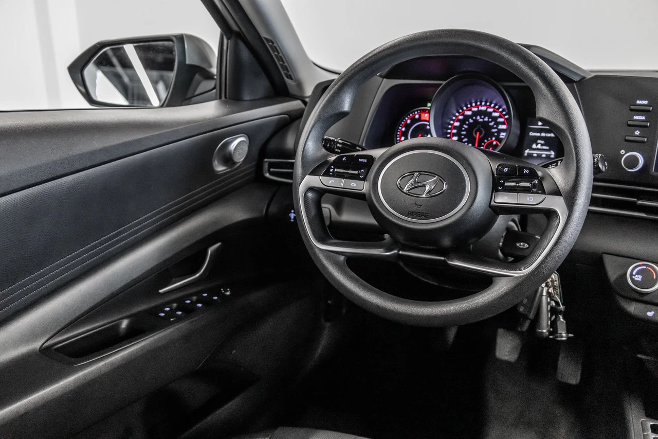 2022 Hyundai Elantra Essential Image principale