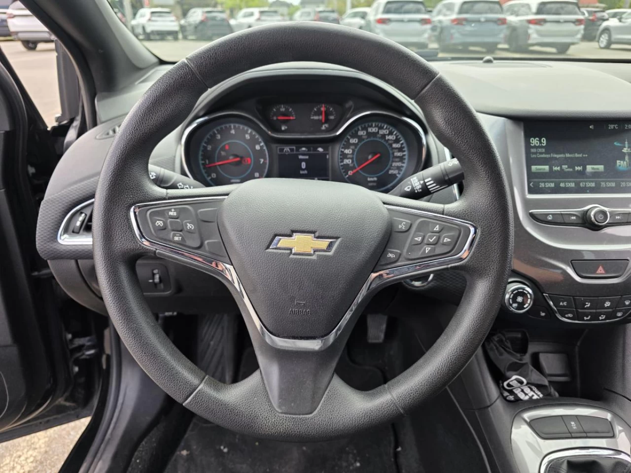 2018 Chevrolet Cruze Sedan LT (Manual) Image principale