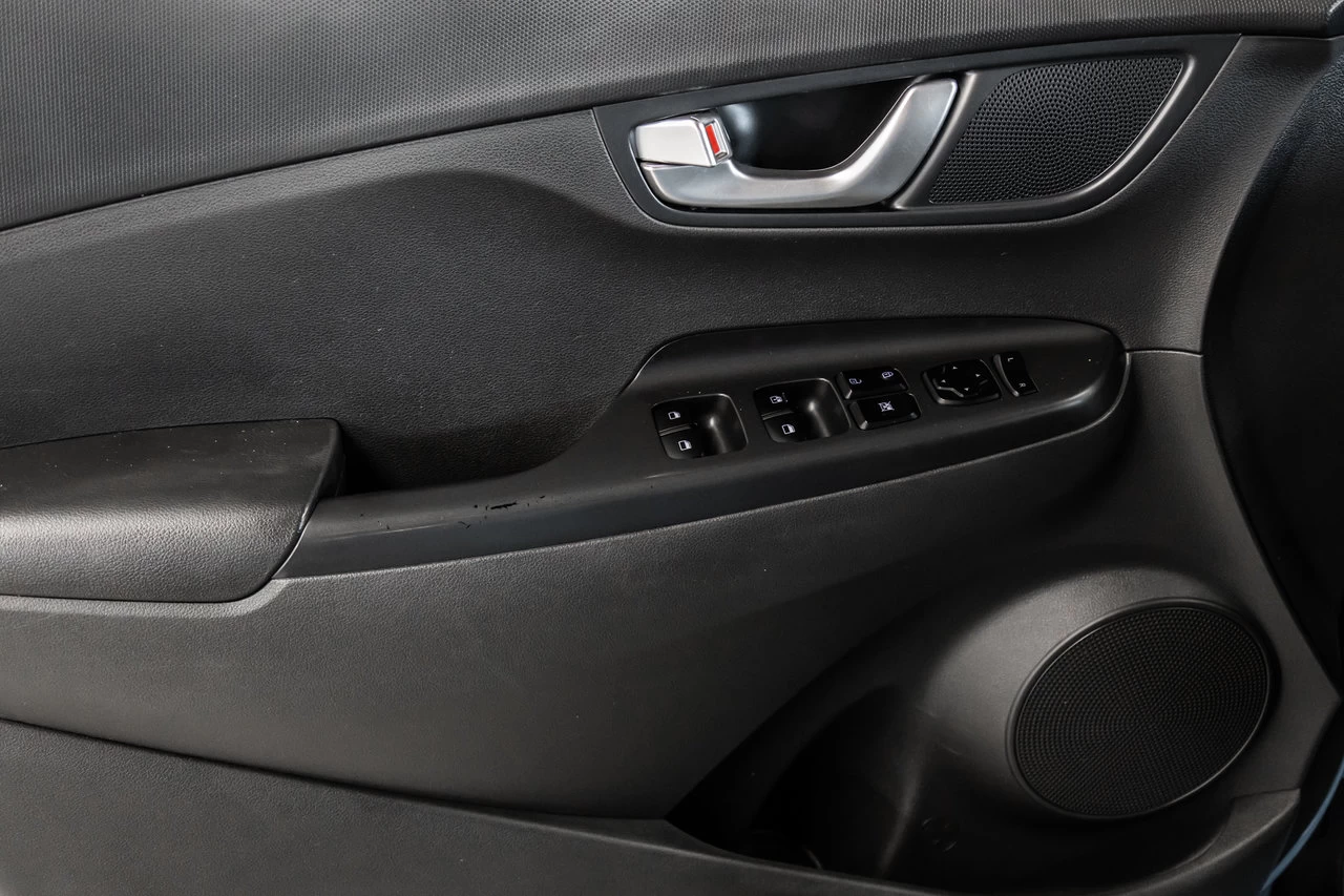 2023 Hyundai Kona electric Preferred Main Image