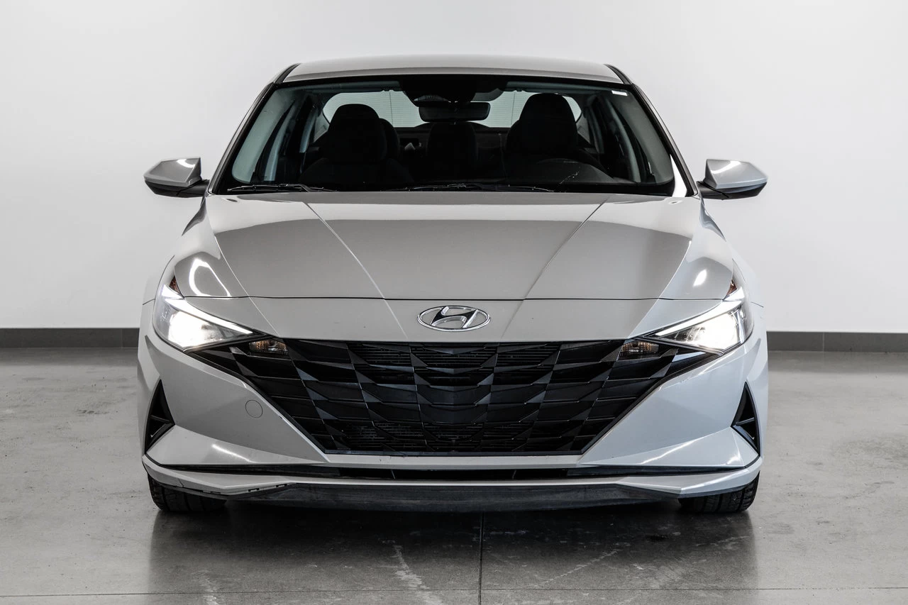 2022 Hyundai Elantra Preferred Main Image