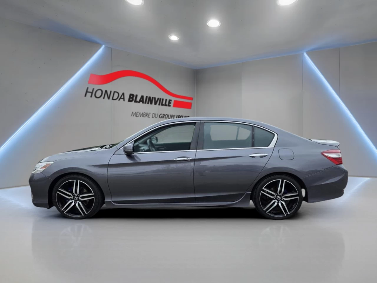 2016 Honda Accord Sedan Touring CVT Main Image
