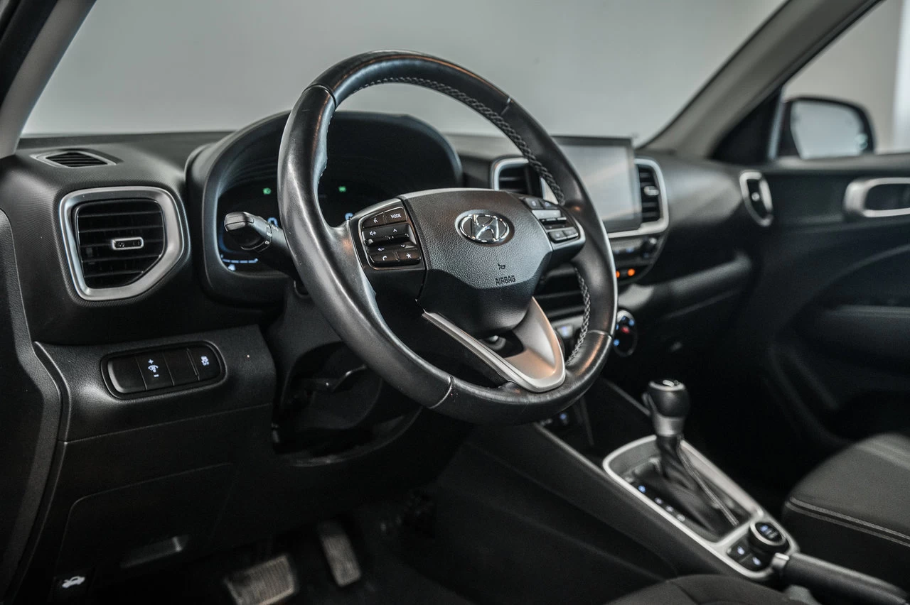 2023 Hyundai Venue Preferred Main Image