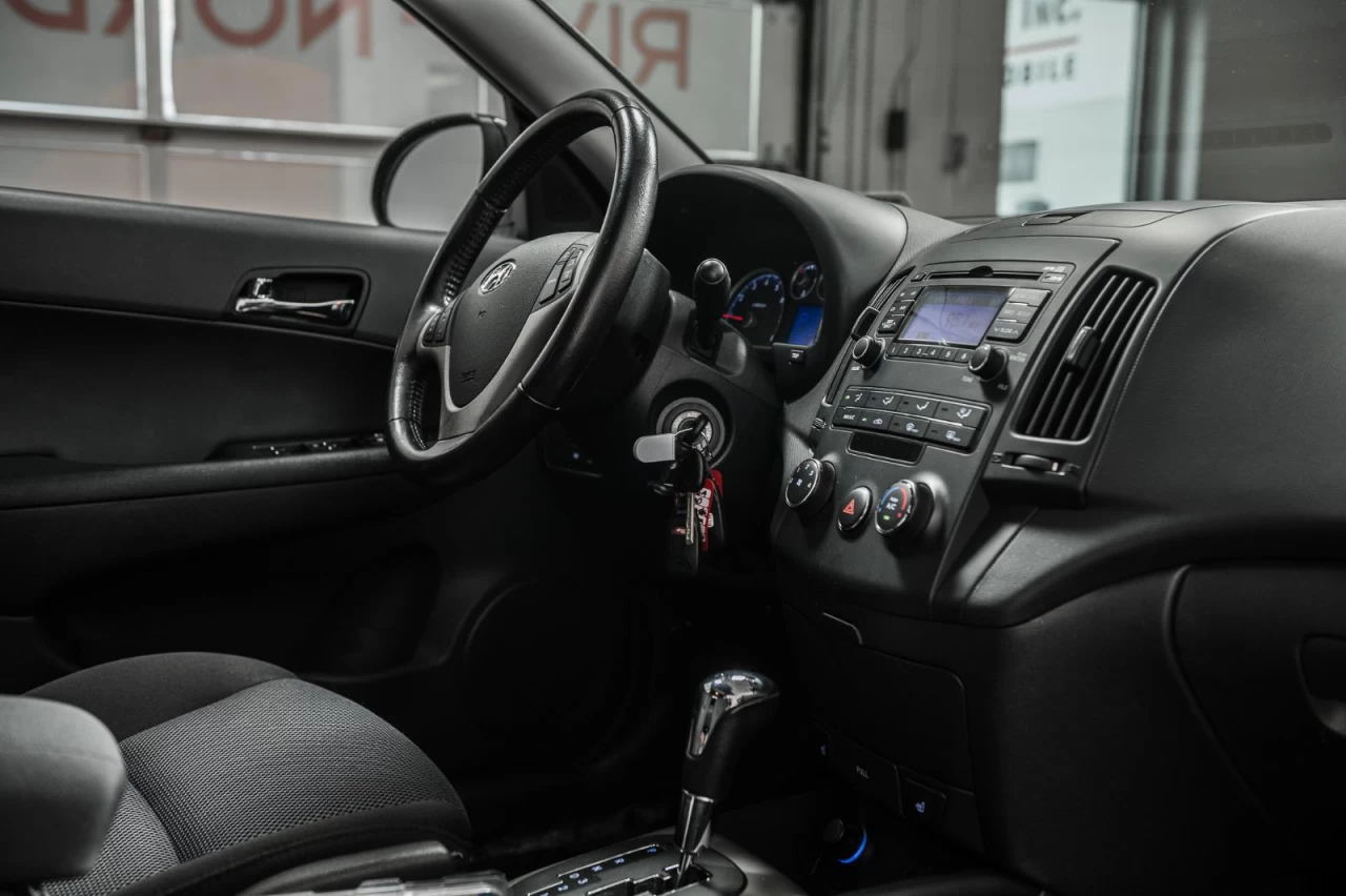 2010 Hyundai Elantra Touring Automatique AUBAINE!!! Main Image