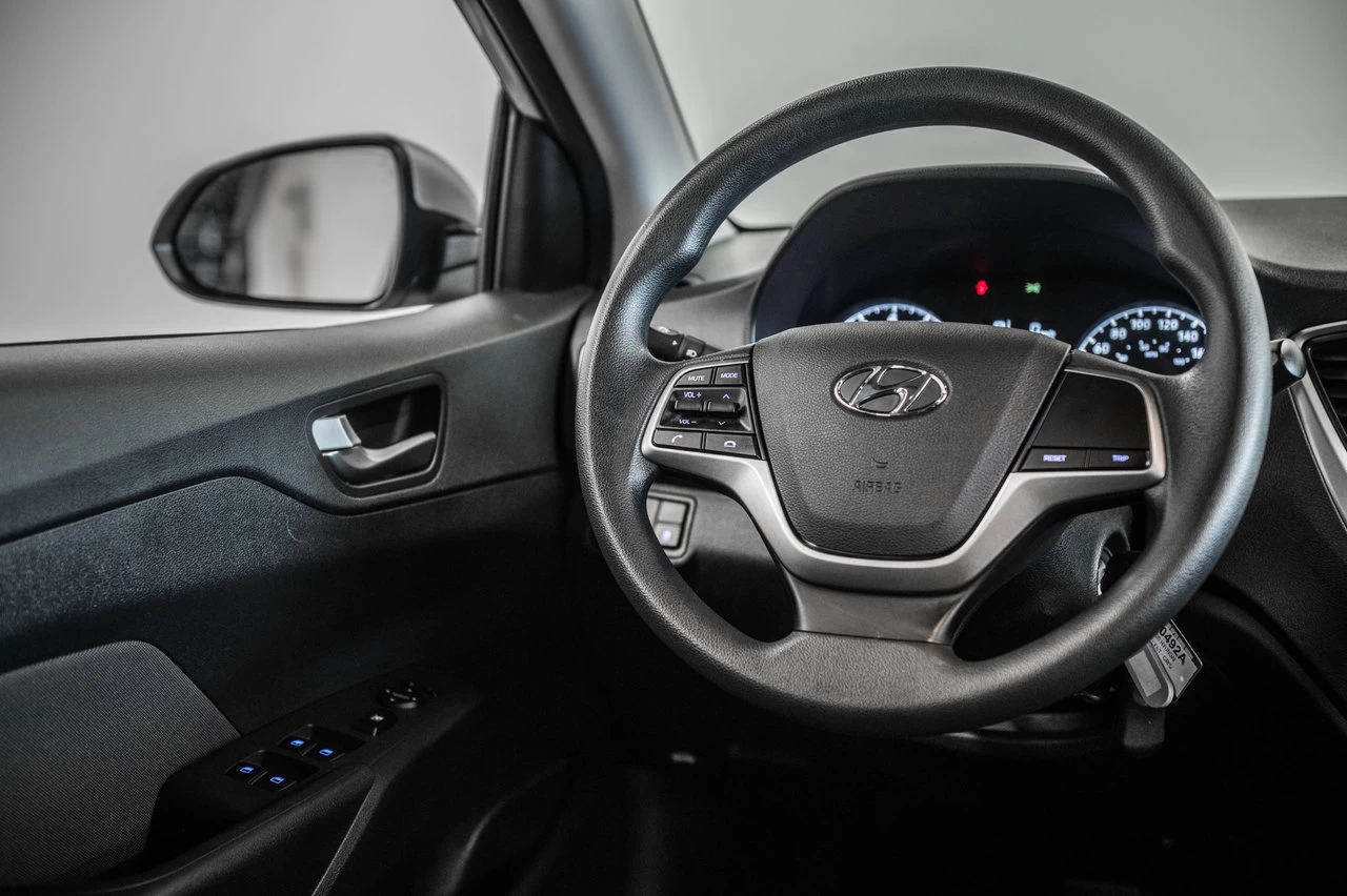 2020 Hyundai Accent Essential Main Image