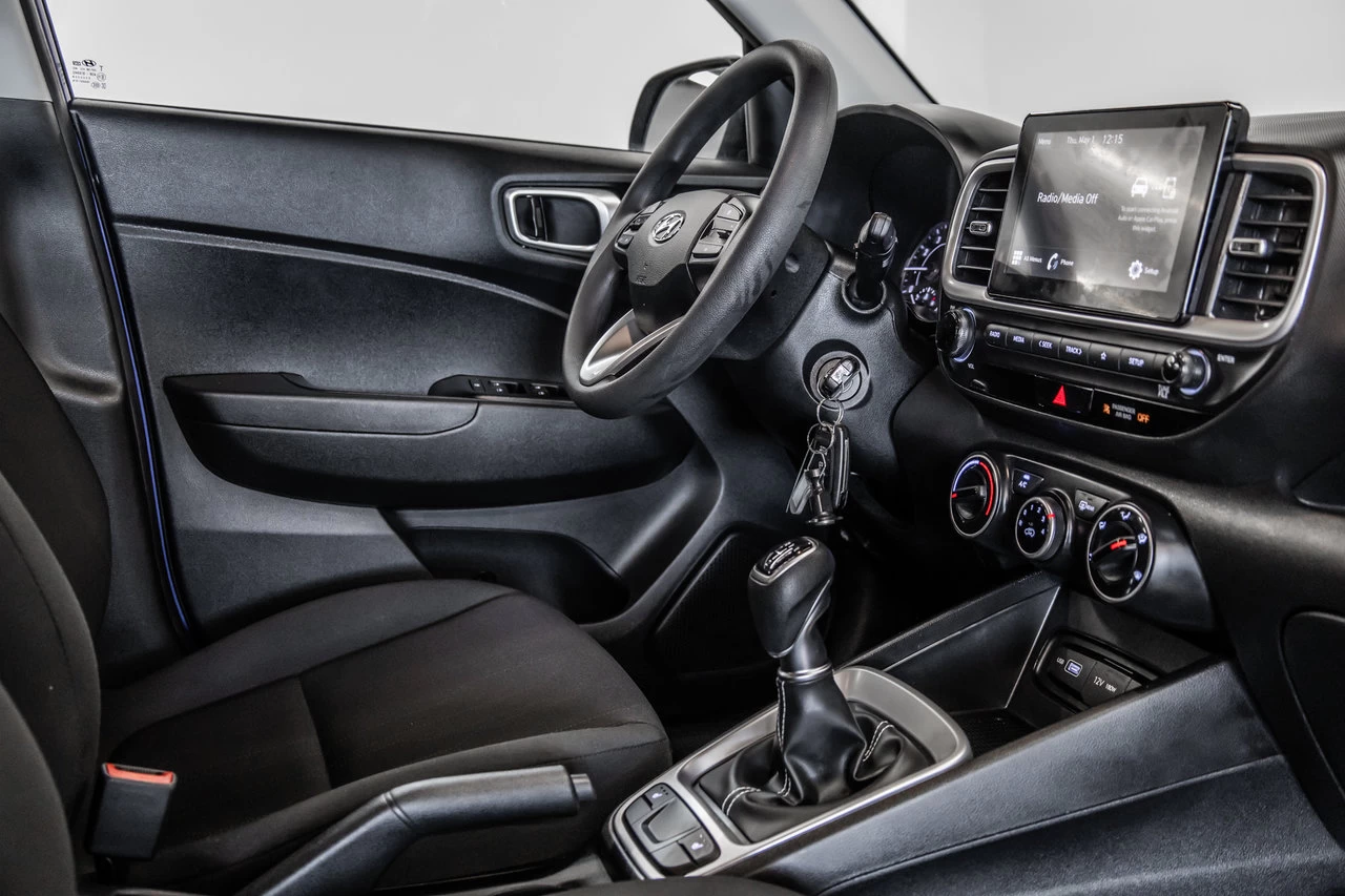 2022 Hyundai Venue Essential Main Image