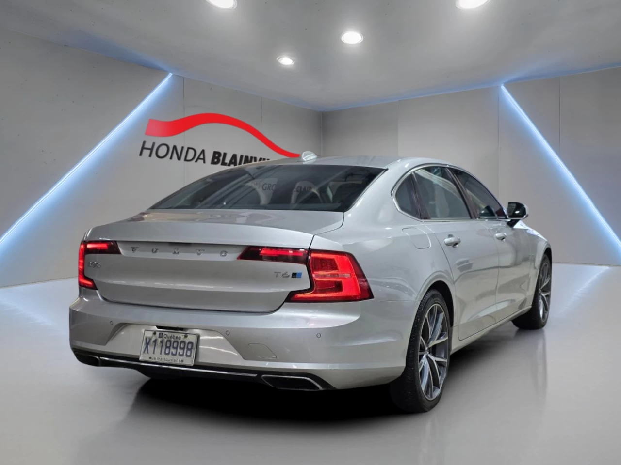 2018 Volvo S90 T6 AWD Momentum Image principale