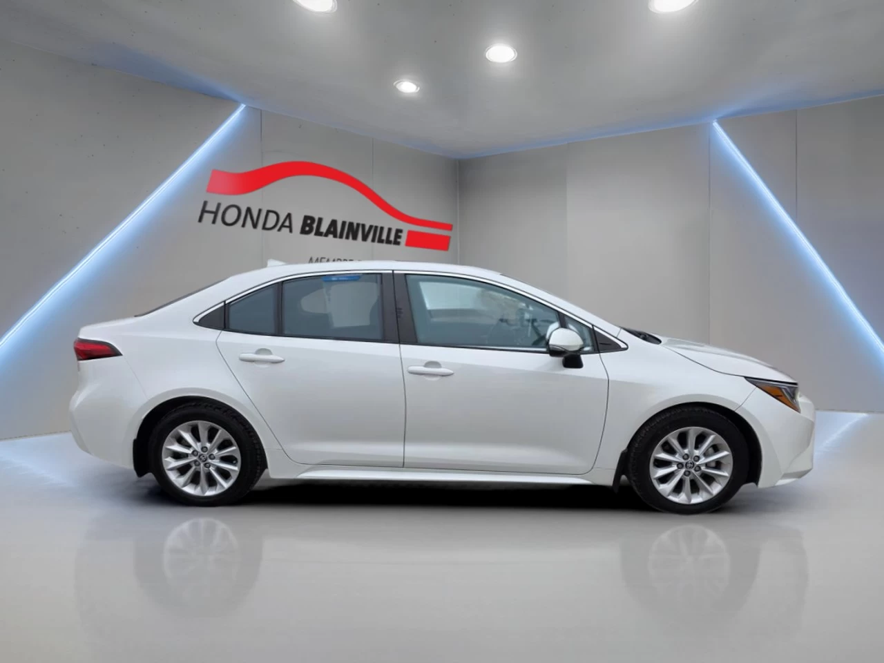 2020 Toyota Corolla LE CVT Main Image