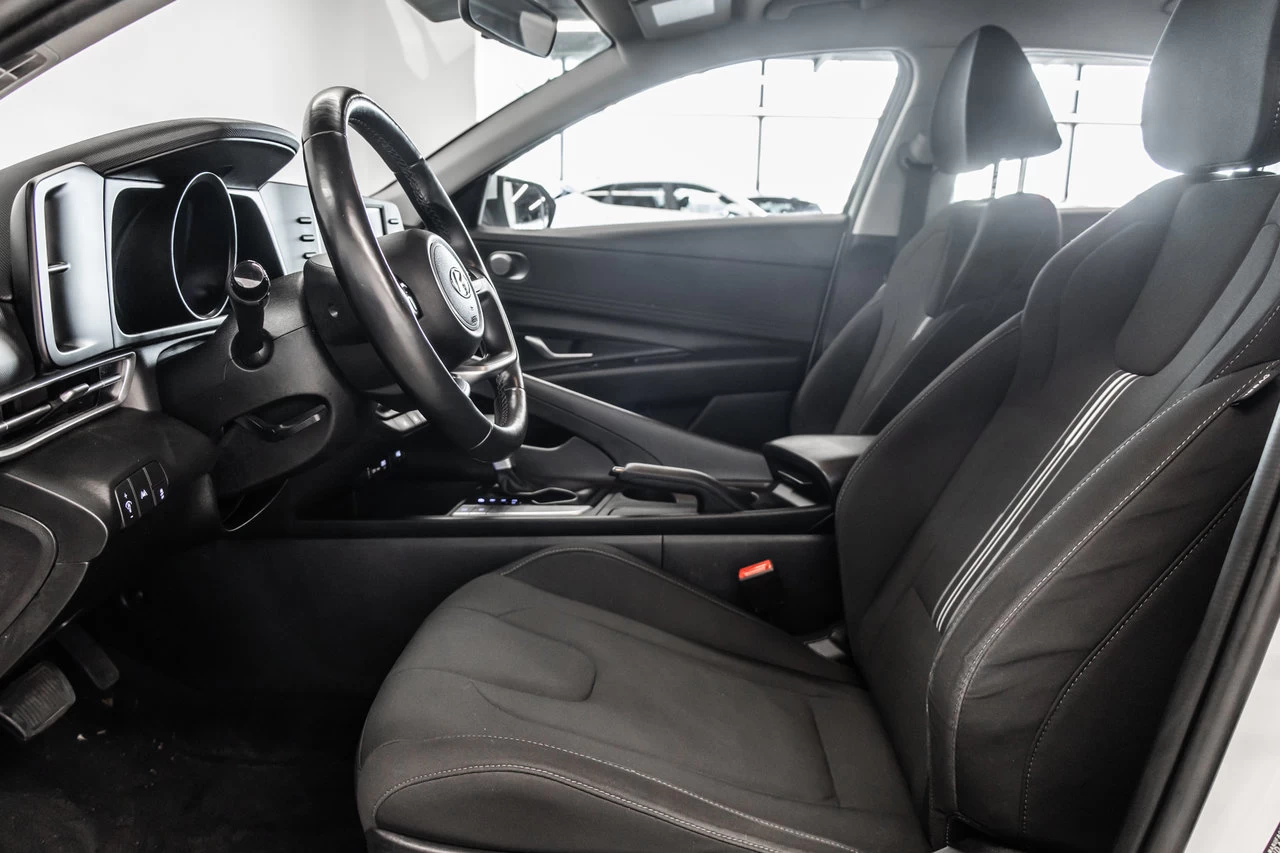 2022 Hyundai Elantra Preferred Main Image