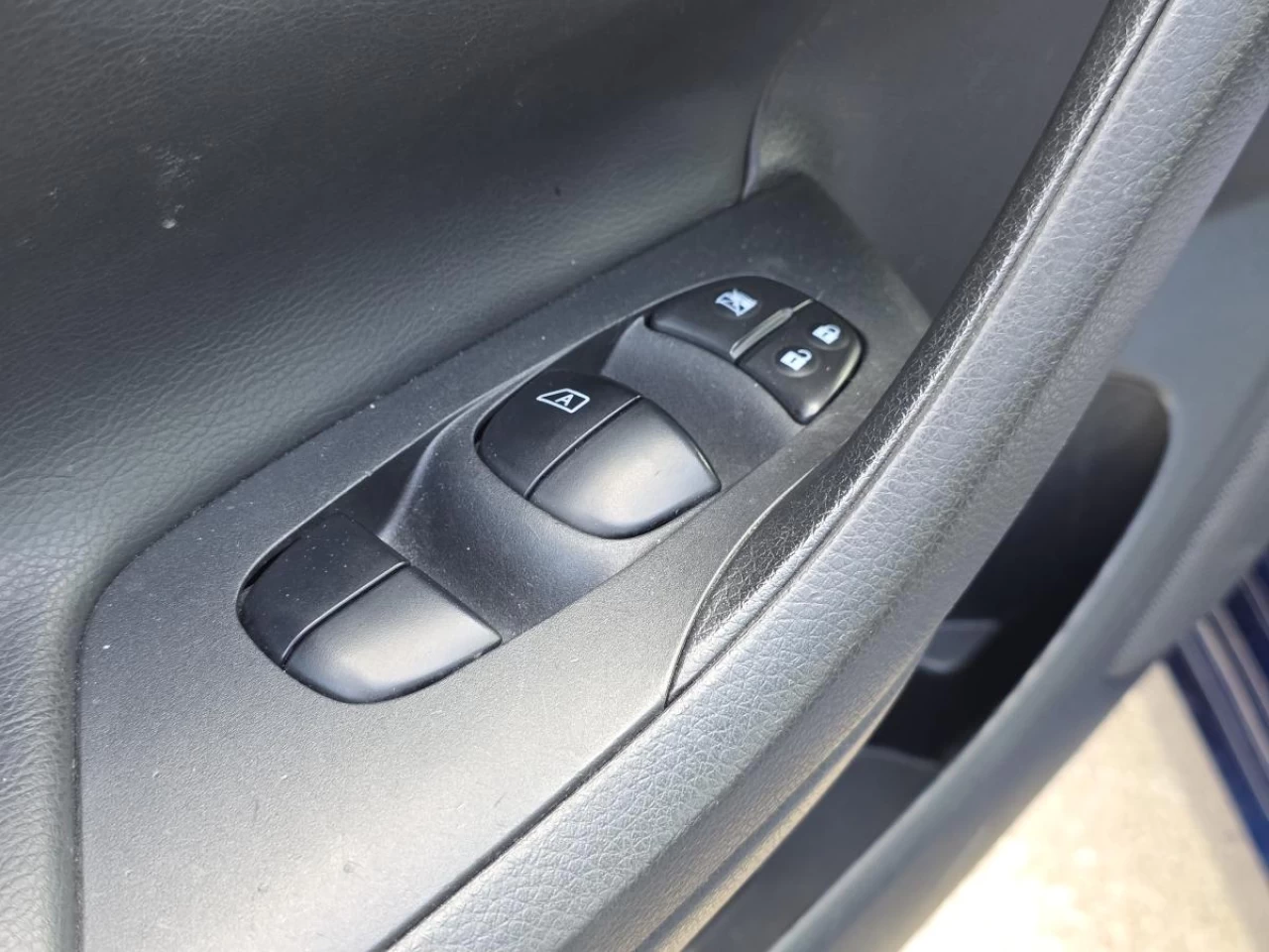 2017 Nissan Altima 4dr Sdn I4 CVT 2.5 SR Image principale