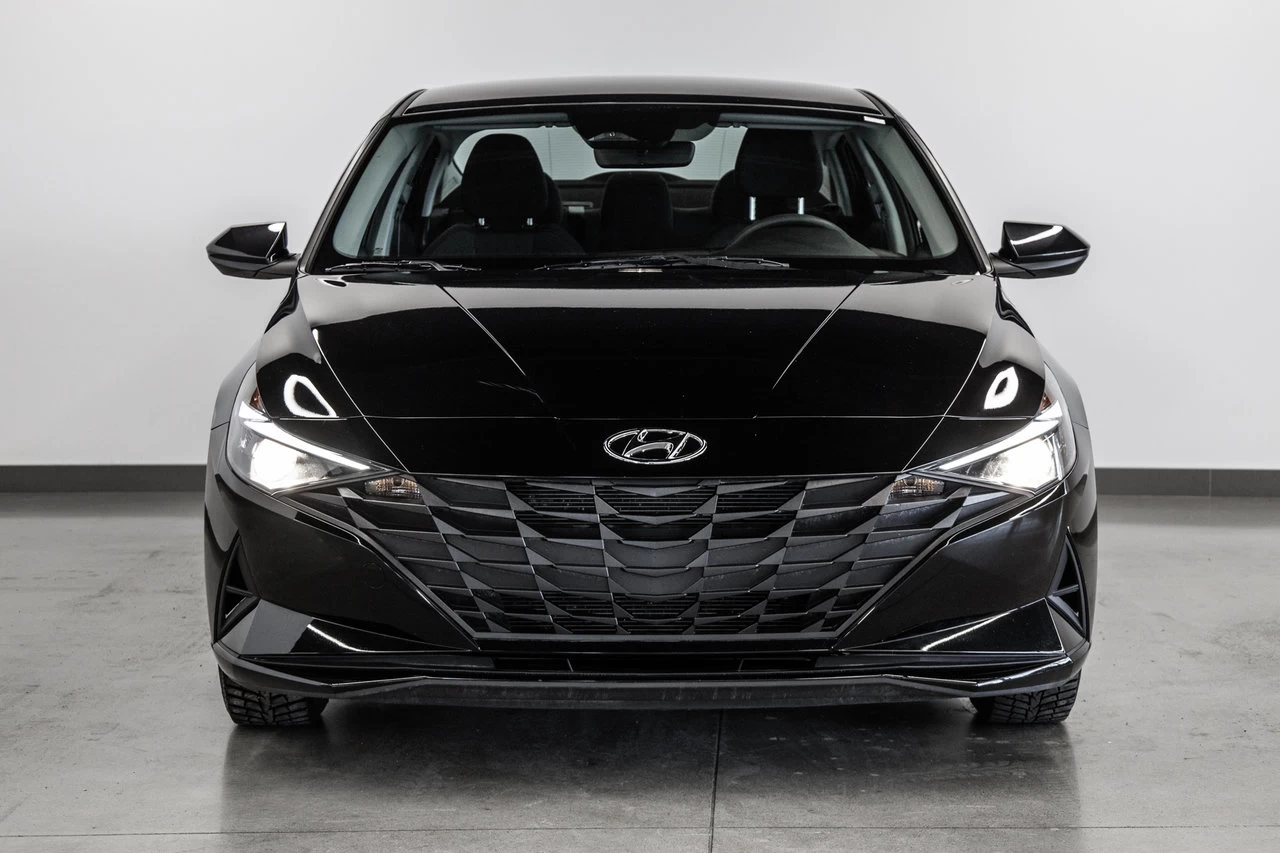2023 Hyundai Elantra Essential Main Image