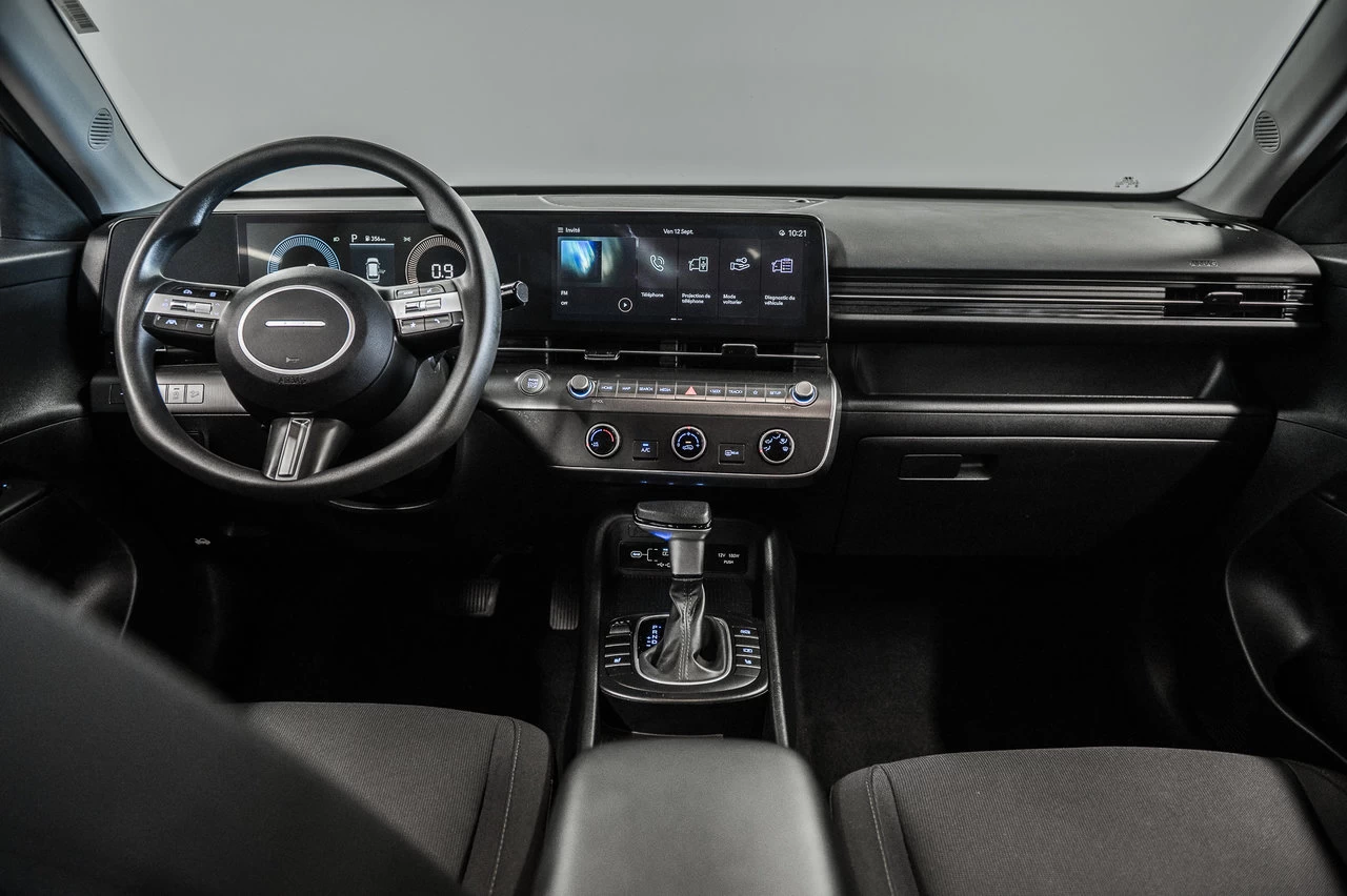 2024 Hyundai Kona Essential Main Image