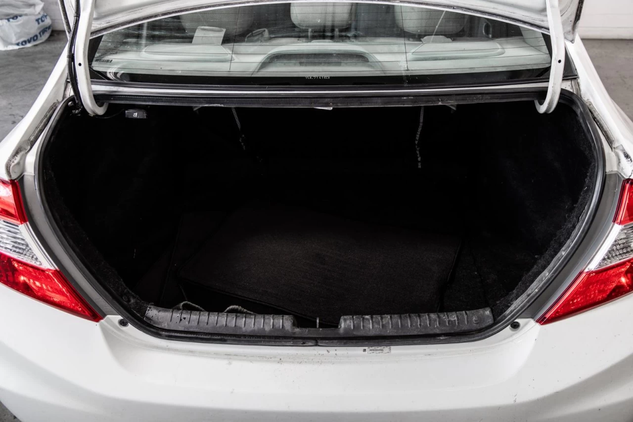 2012 Honda Civic Sedan Manuelle de base AUBAINE!!! Image principale
