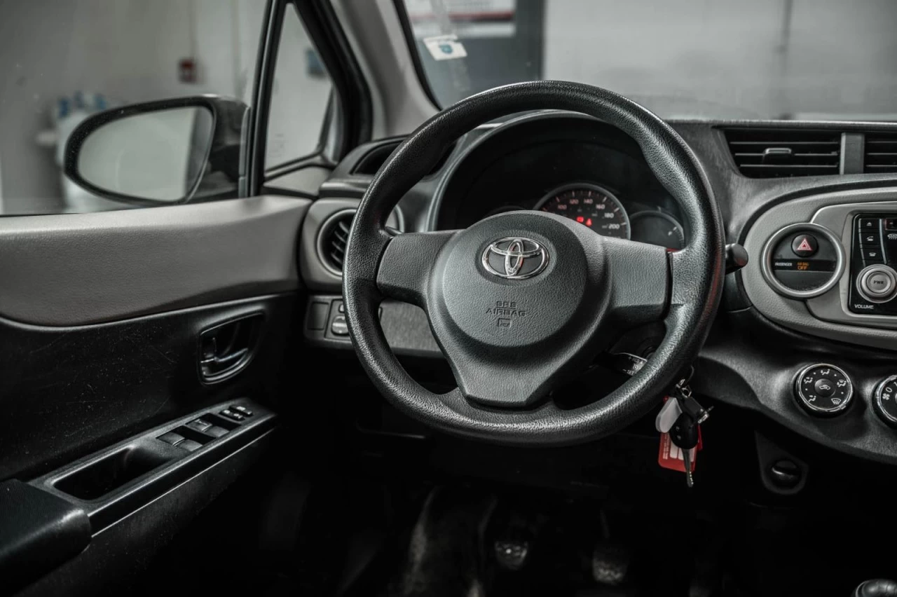 2012 Toyota Yaris Manuelle Hatchback AUBAINE! Image principale