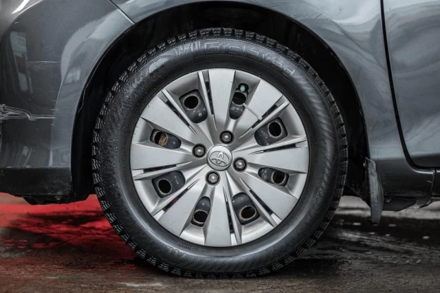 Toyota Yaris Manuelle Hatchback AUBAINE! 2012