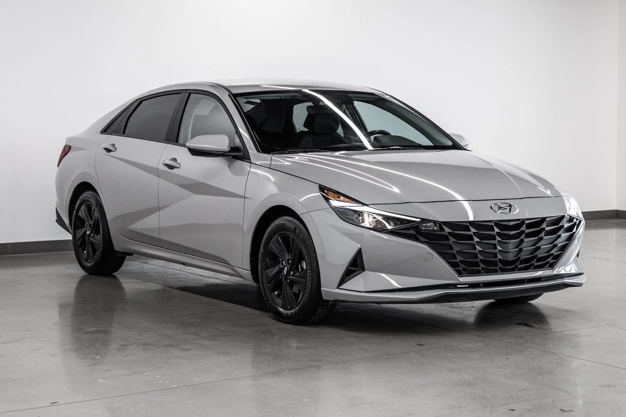 2023 Hyundai Elantra Preferred Main Image