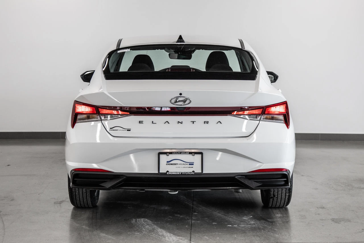 2022 Hyundai Elantra Preferred Main Image