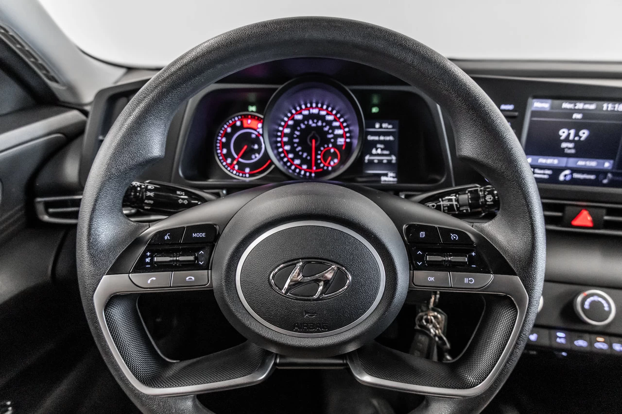 2022 Hyundai Elantra Essential Image principale
