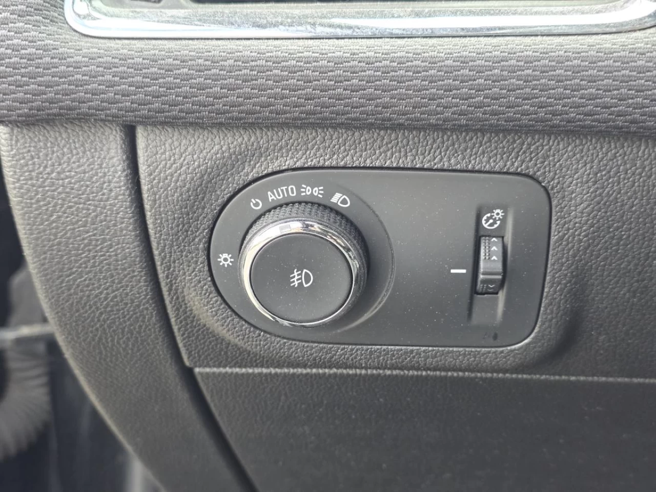 2018 Chevrolet Cruze Sedan LT (Manual) Image principale